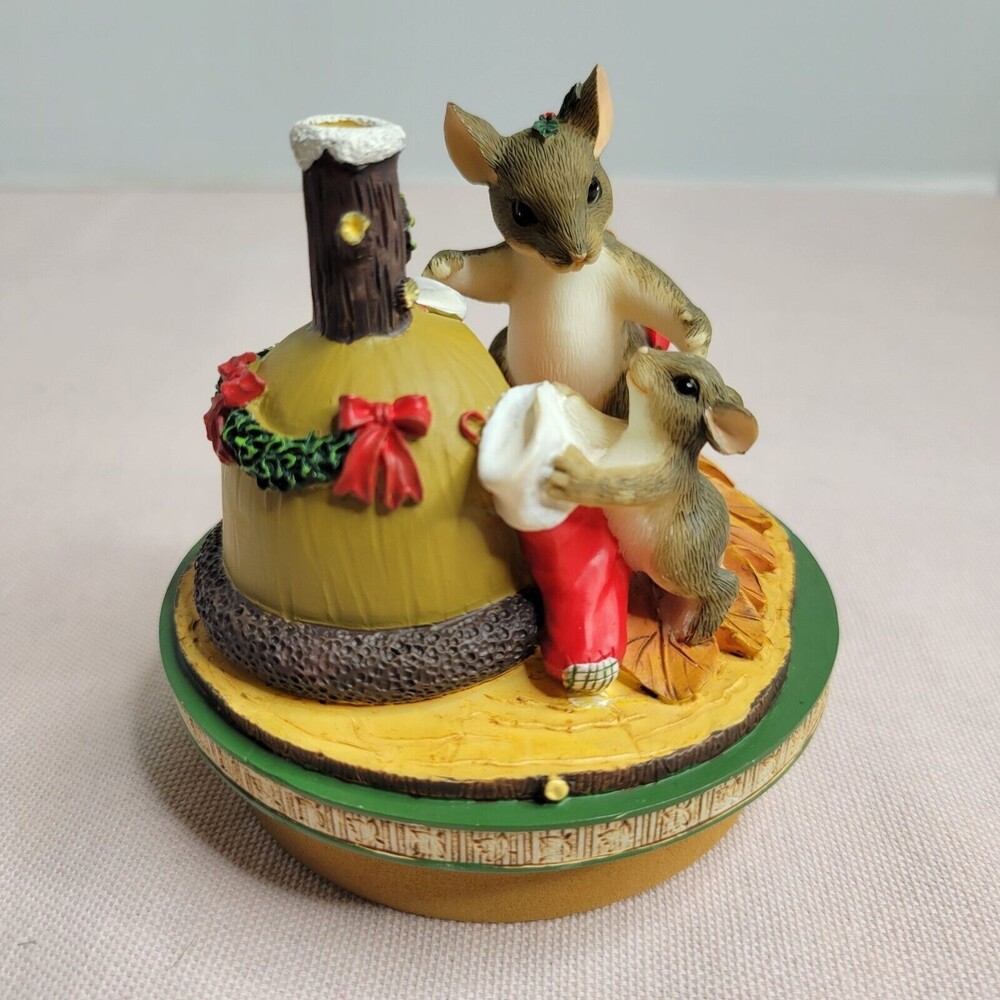 CHARMING TAILS - OUR AMERICA CANDLE TOPPER - THE STOCKINGS WERE HUNG ...B3-15